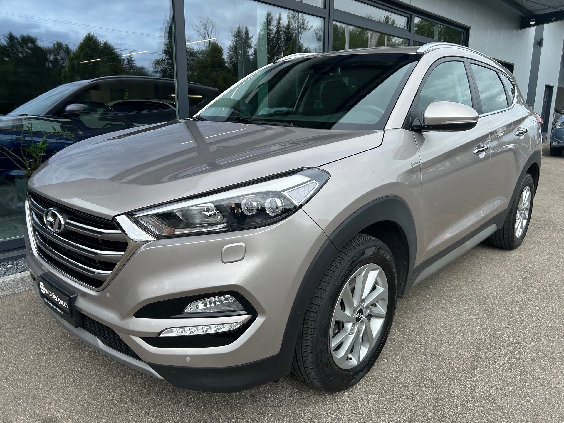 HYUNDAI Tucson 1.6 TGDI Plena 4WD Automatic-image-3