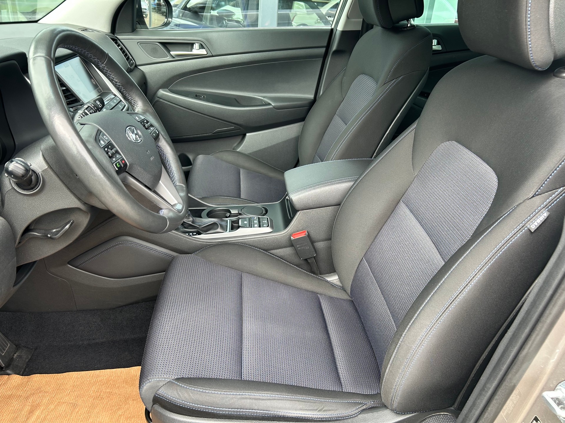 HYUNDAI Tucson 1.6 TGDI Plena 4WD Automatic-image-8