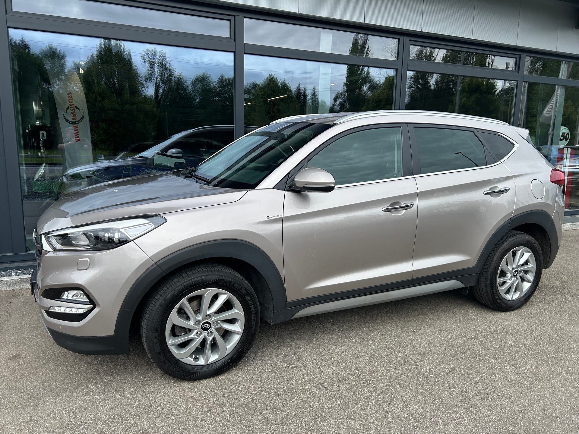 HYUNDAI Tucson 1.6 TGDI Plena 4WD Automatic-image-2