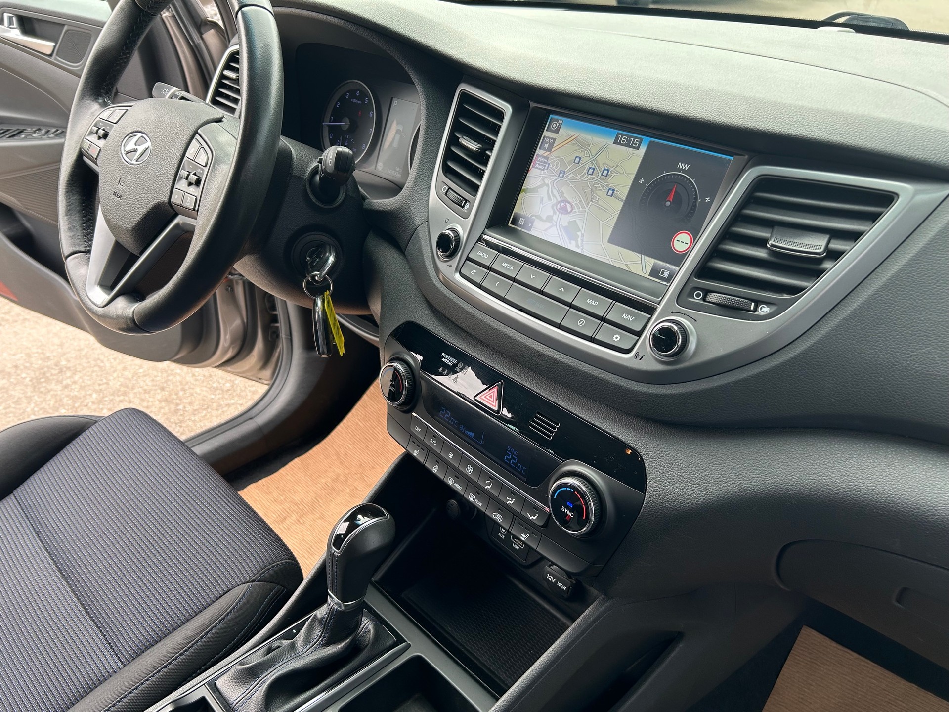 HYUNDAI Tucson 1.6 TGDI Plena 4WD Automatic-image-9