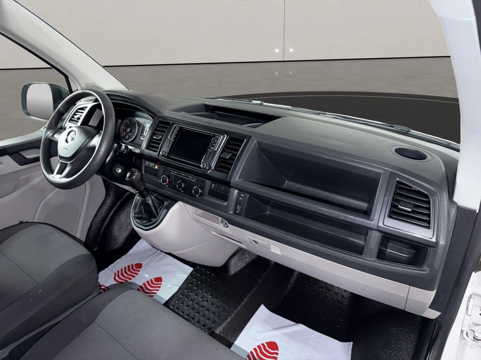 VW T6 2.0 TDI 4Motion Lang Version ( Mit AHK / Sortimo Regale )-image-10