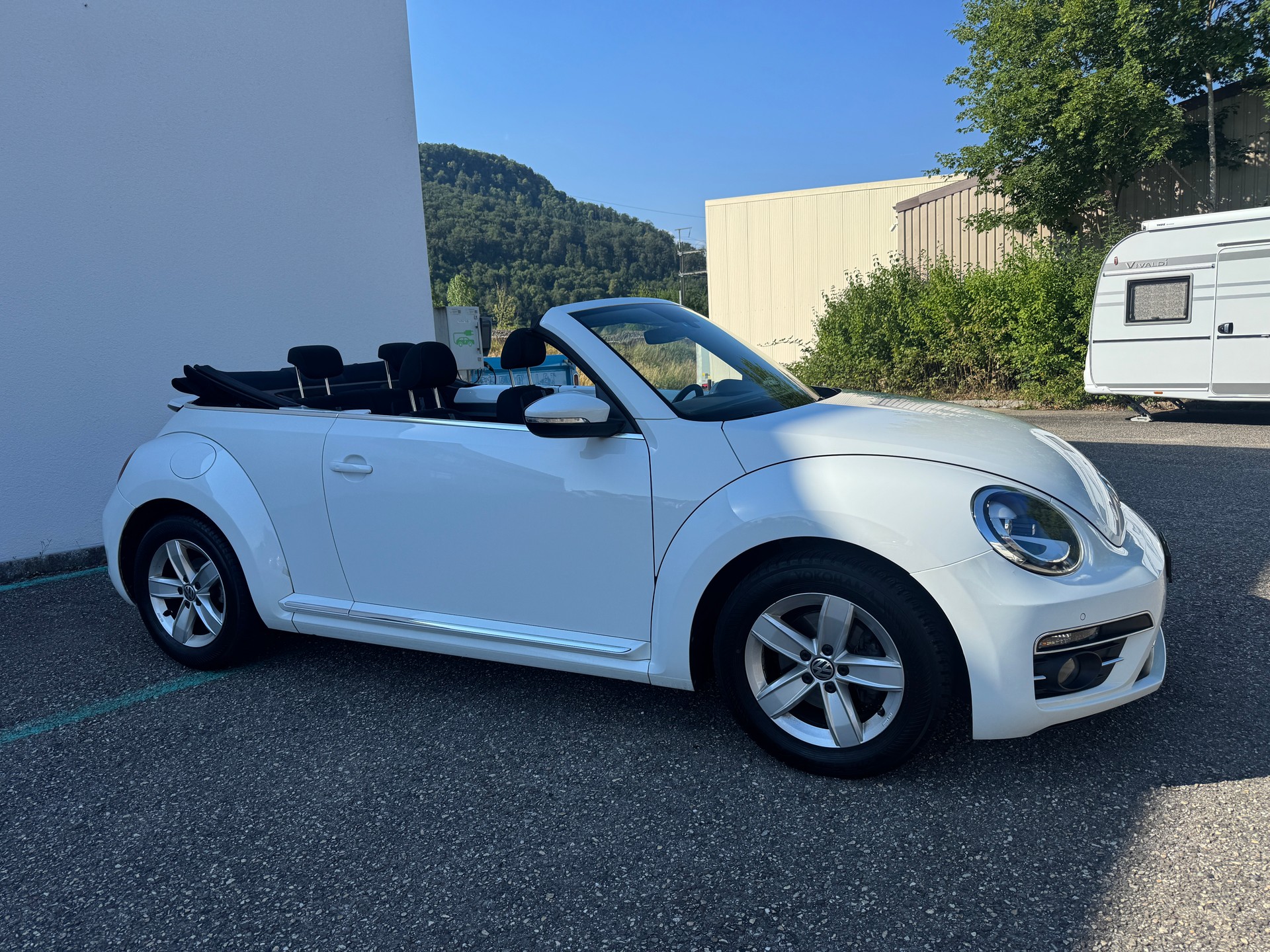 VW Beetle Cabriolet 1.2 TSI BMT-showroom-element-3