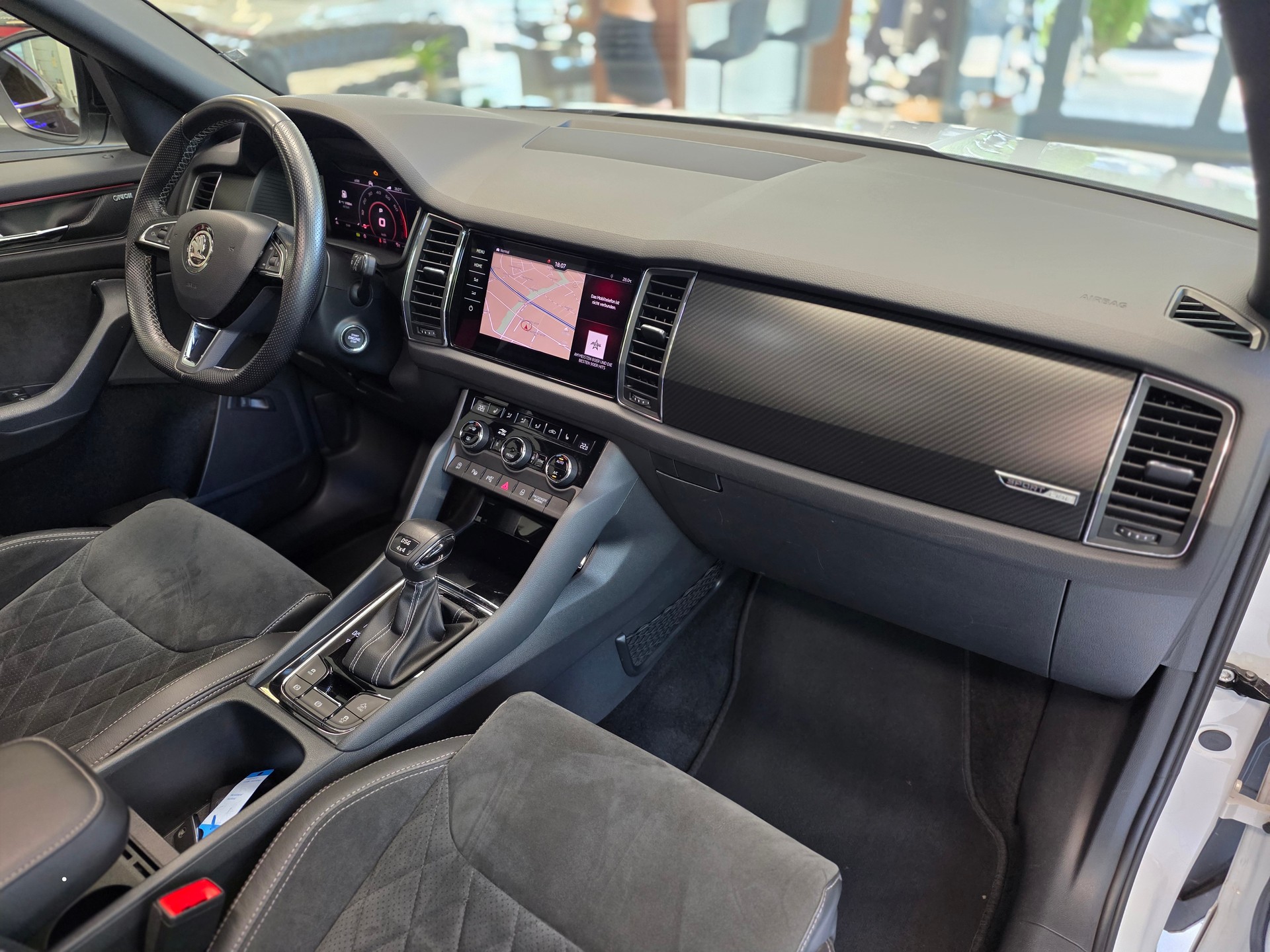 SKODA Kodiaq 2.0 TSI "CH-Fahrzeug" Sportline Sport Line DSG-image-12