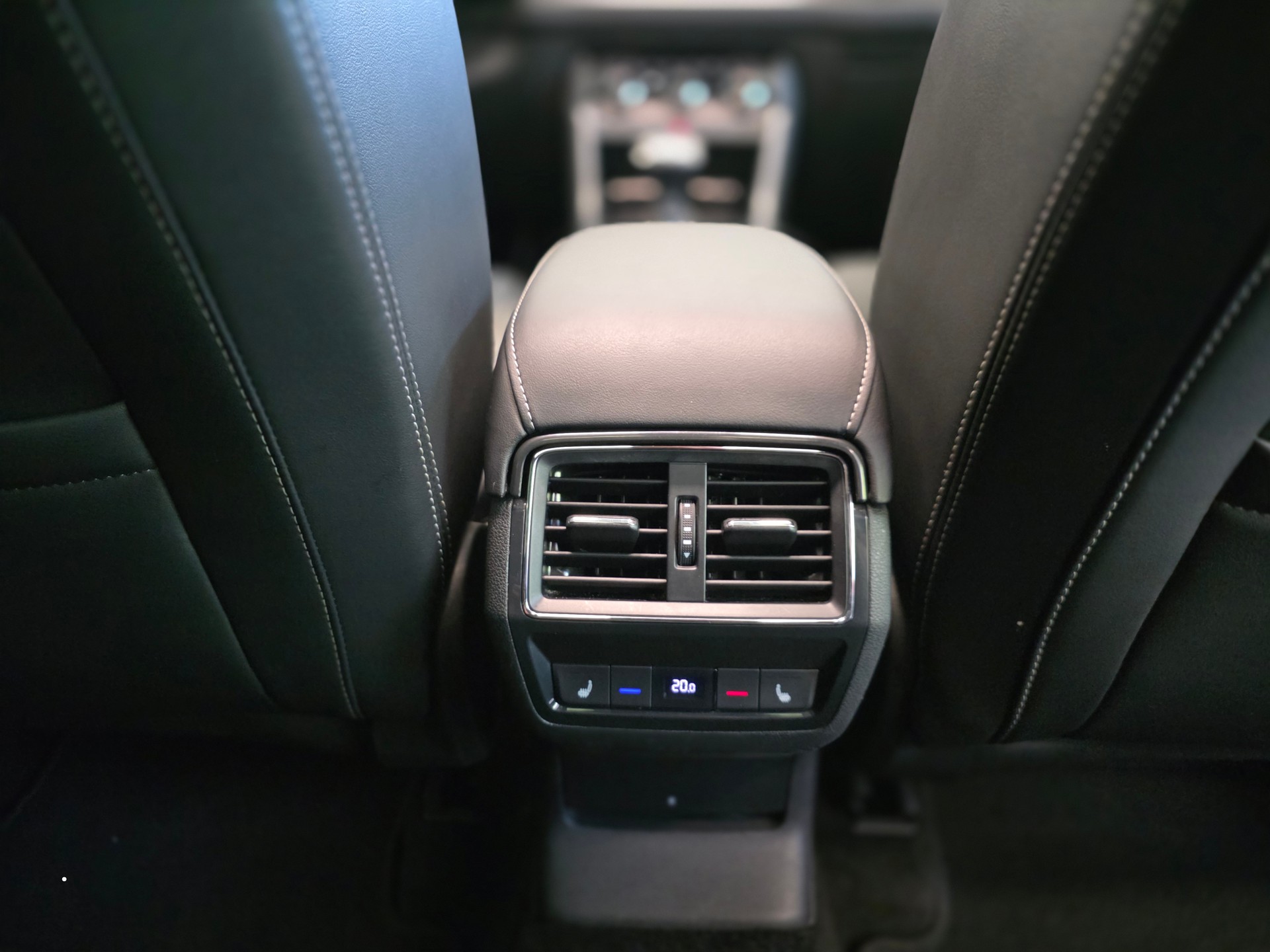 SKODA Kodiaq 2.0 TSI "CH-Fahrzeug" Sportline Sport Line DSG-image-10