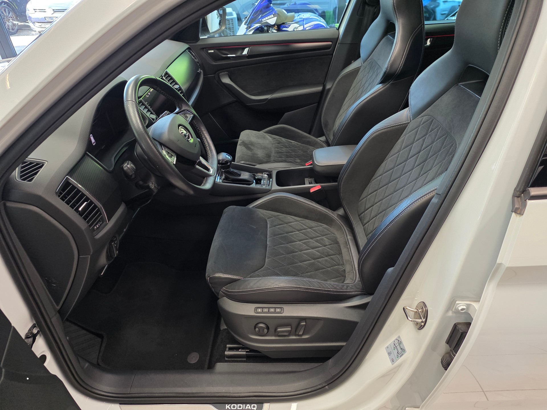 SKODA Kodiaq 2.0 TSI "CH-Fahrzeug" Sportline Sport Line DSG-image-3