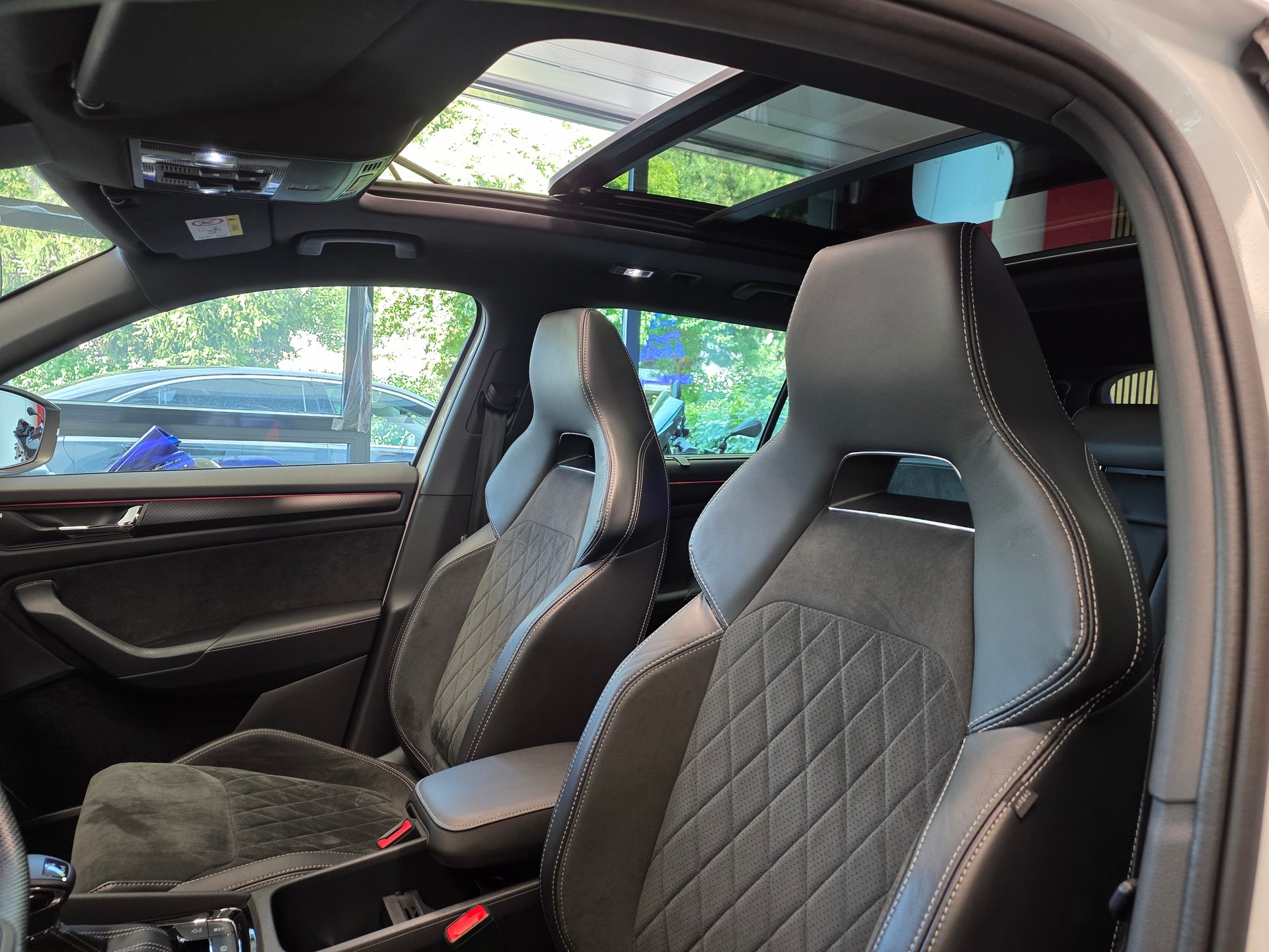 SKODA Kodiaq 2.0 TSI "CH-Fahrzeug" Sportline Sport Line DSG-image-5