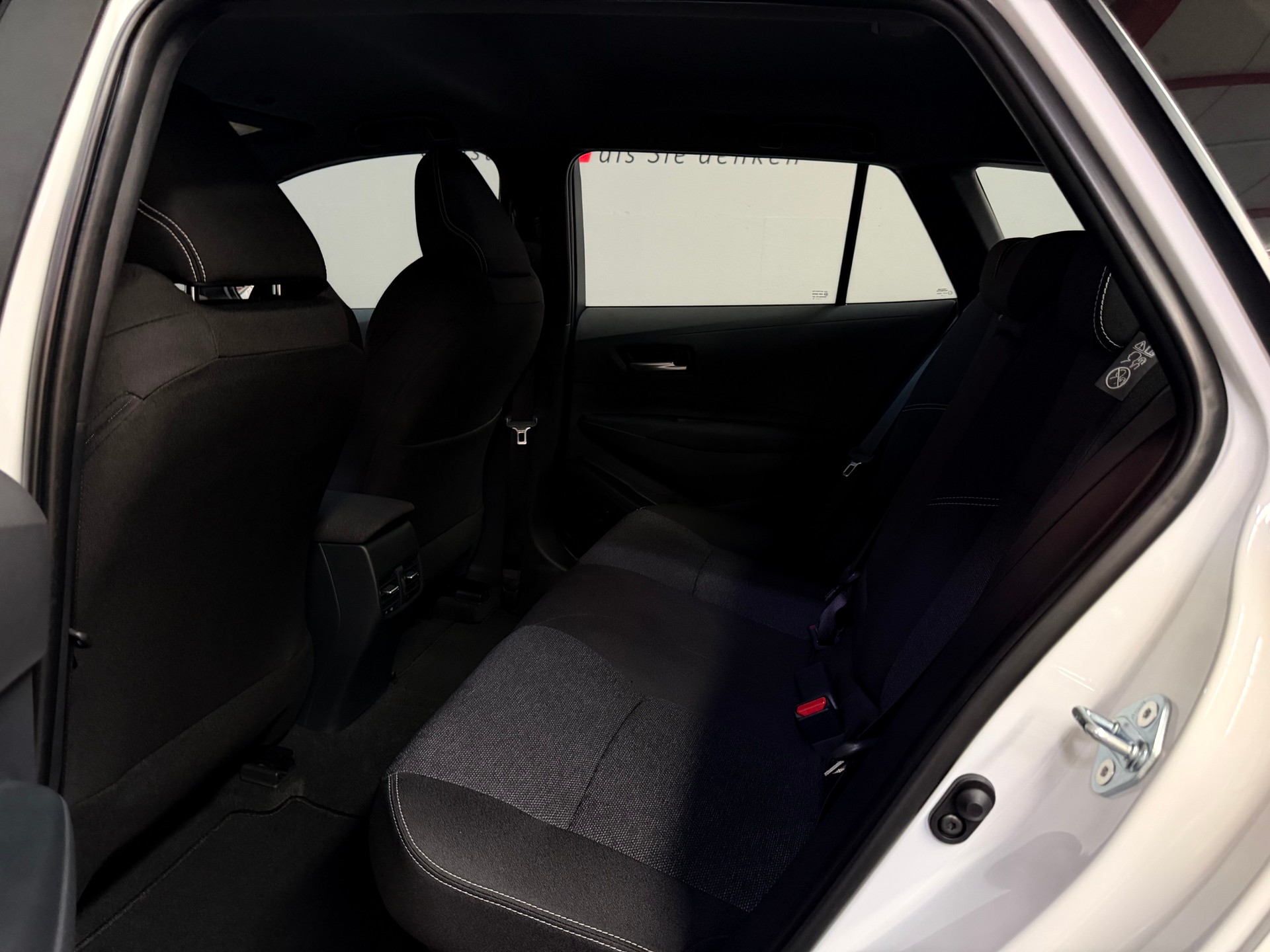 TOYOTA Corolla Touring Sports 1.8 HSD Active e-CVT-image-17