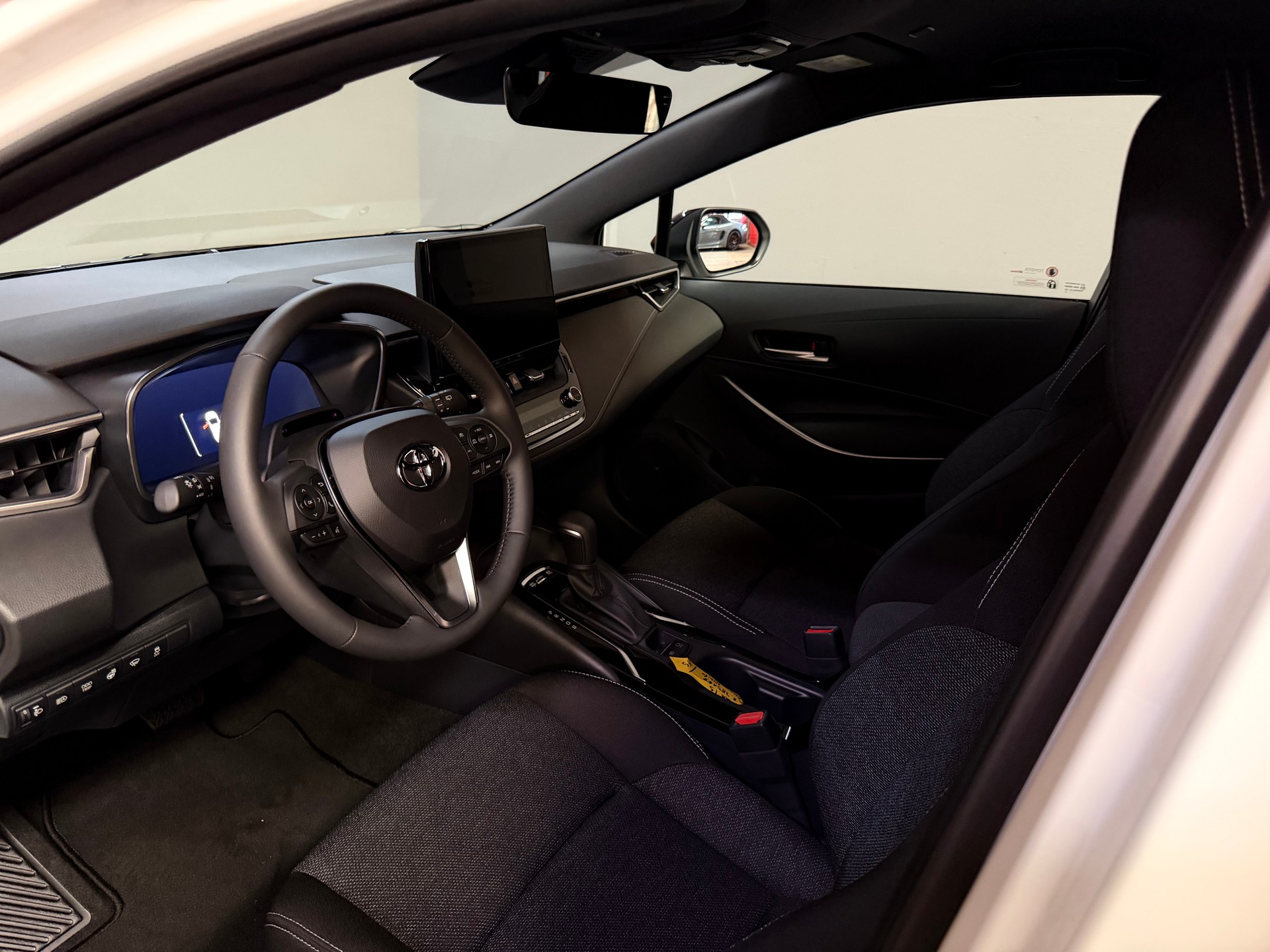 TOYOTA Corolla Touring Sports 1.8 HSD Active e-CVT-image-12