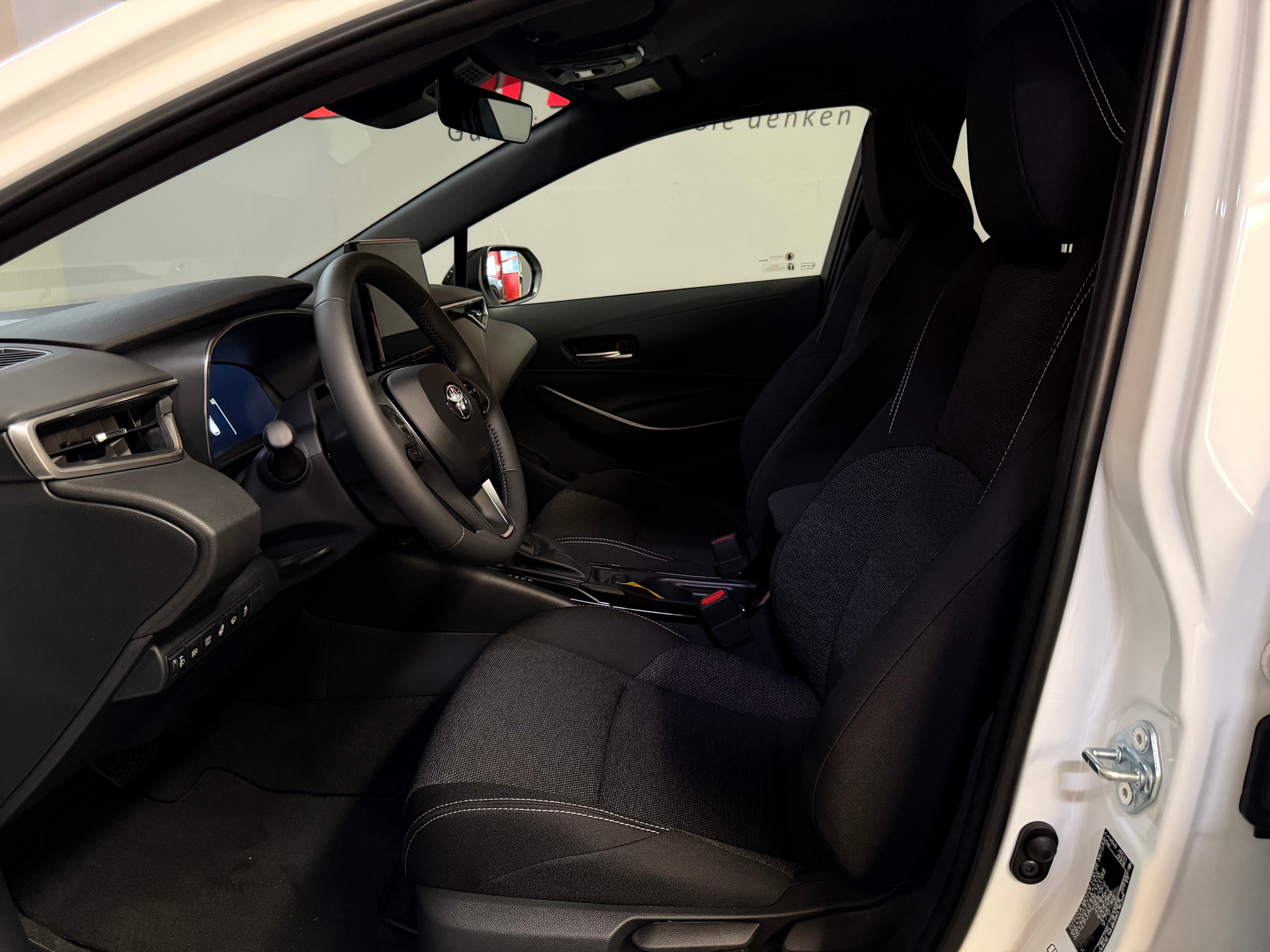 TOYOTA Corolla Touring Sports 1.8 HSD Active e-CVT-image-11