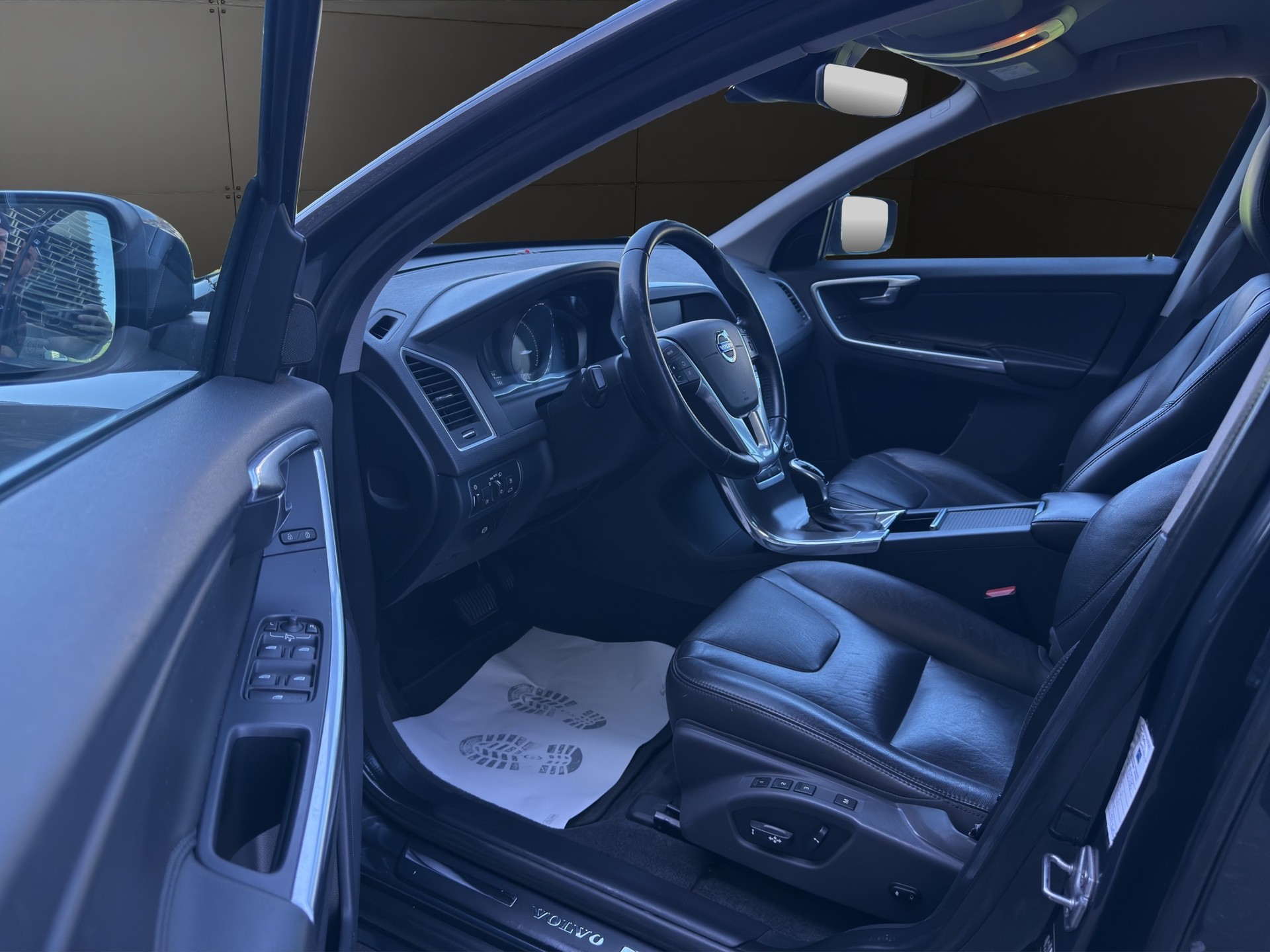 VOLVO XC60-image-10