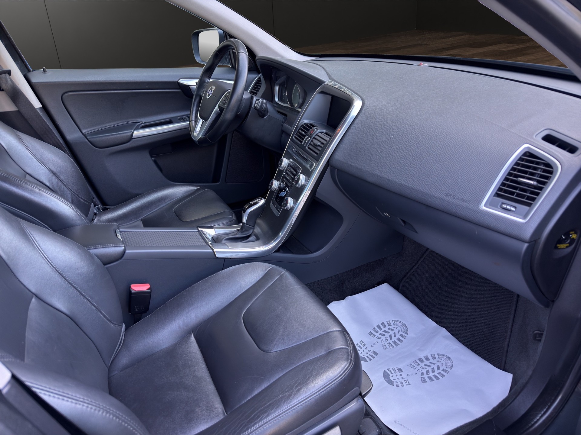VOLVO XC60-image-12