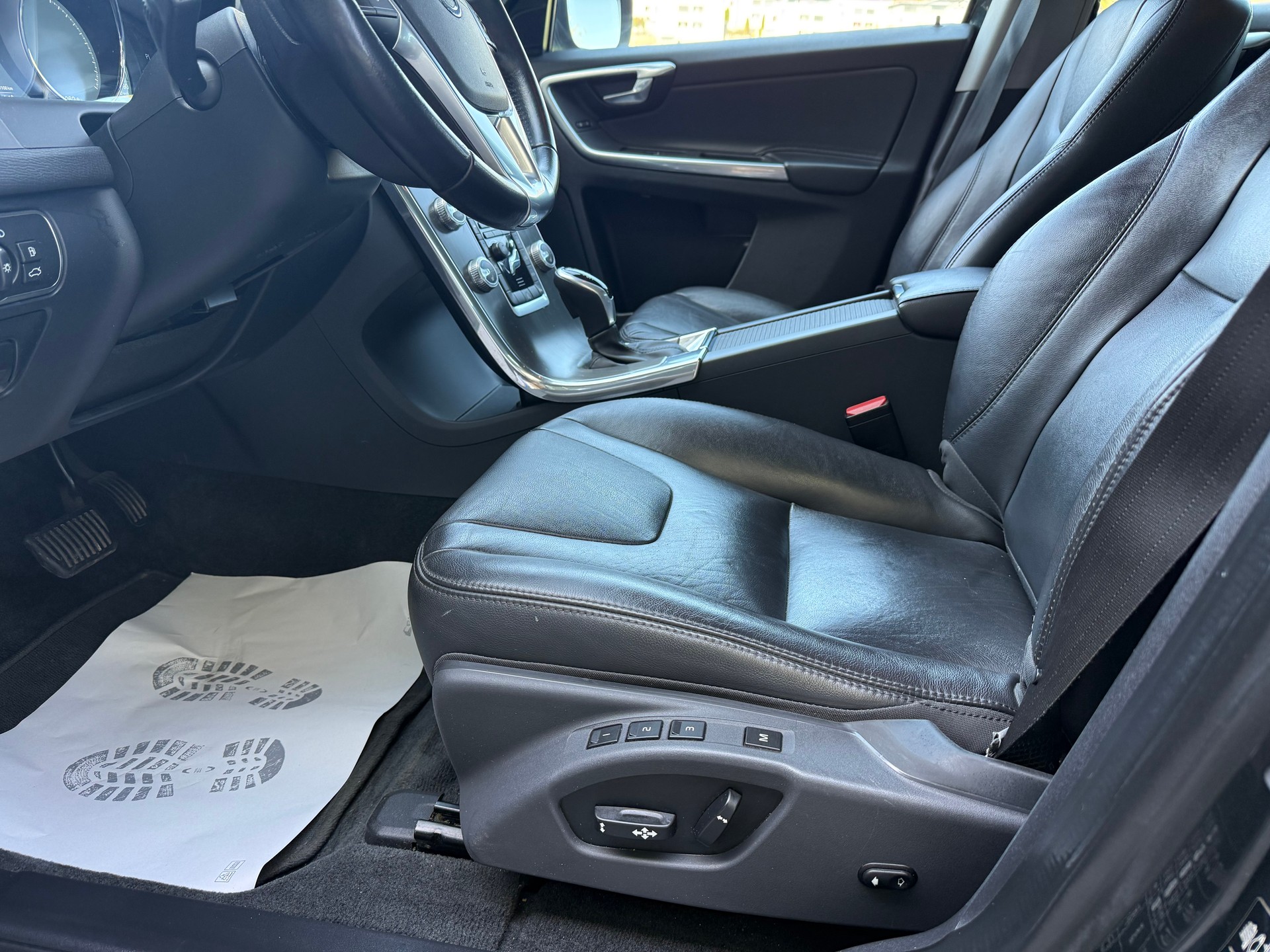 VOLVO XC60-image-14