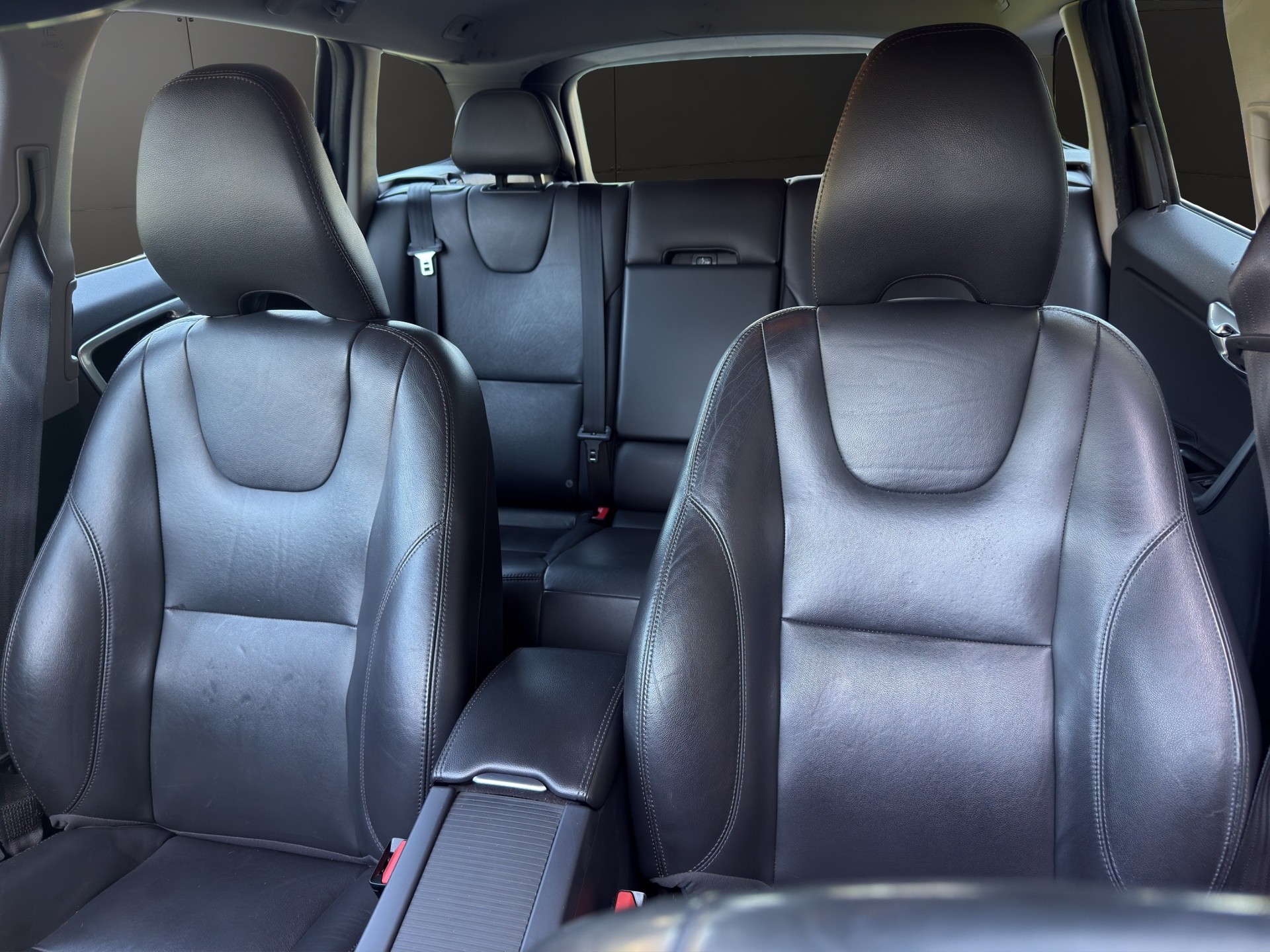 VOLVO XC60-image-13