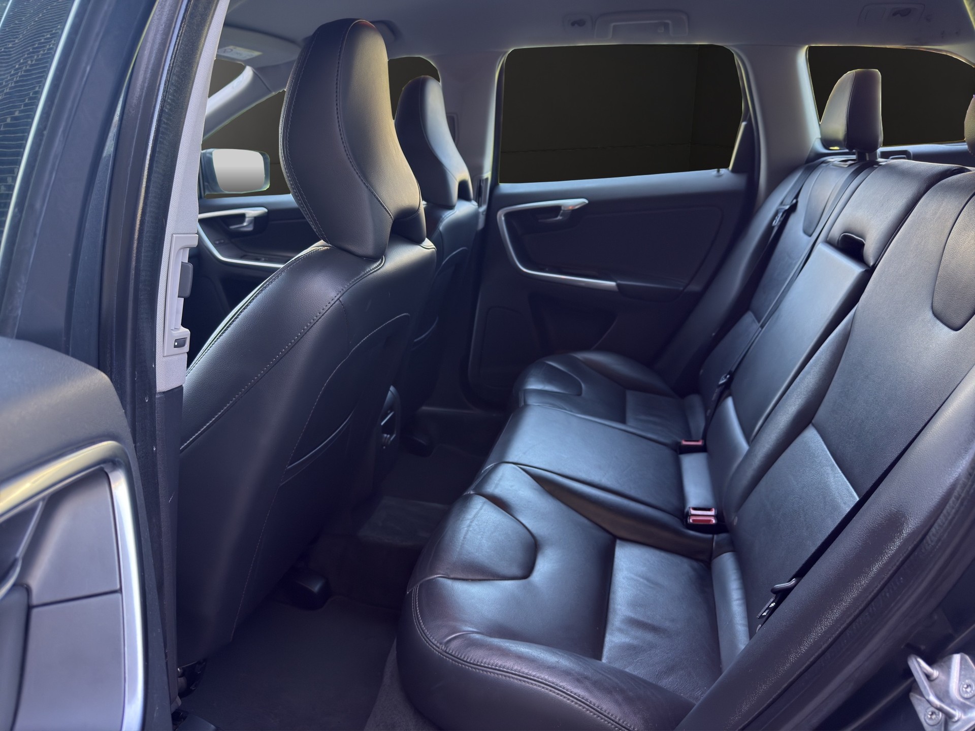 VOLVO XC60-image-11