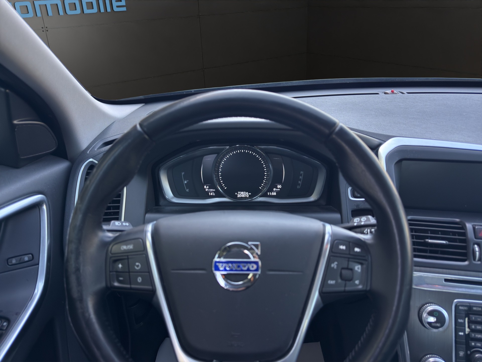 VOLVO XC60-image-9