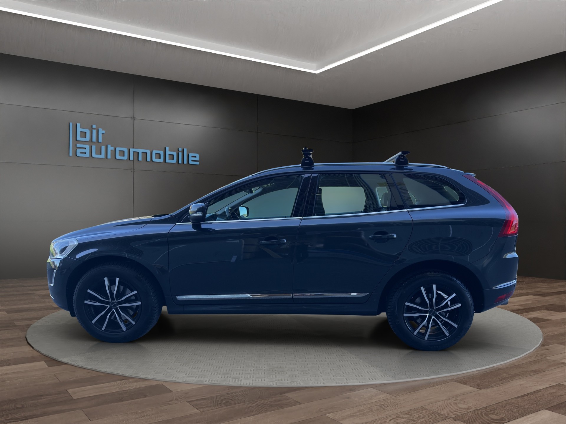 VOLVO XC60-image-1