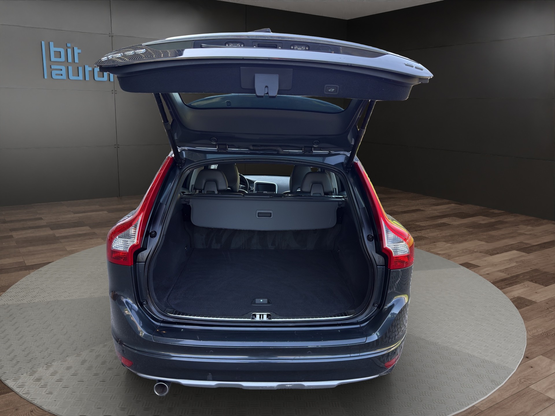 VOLVO XC60-image-5