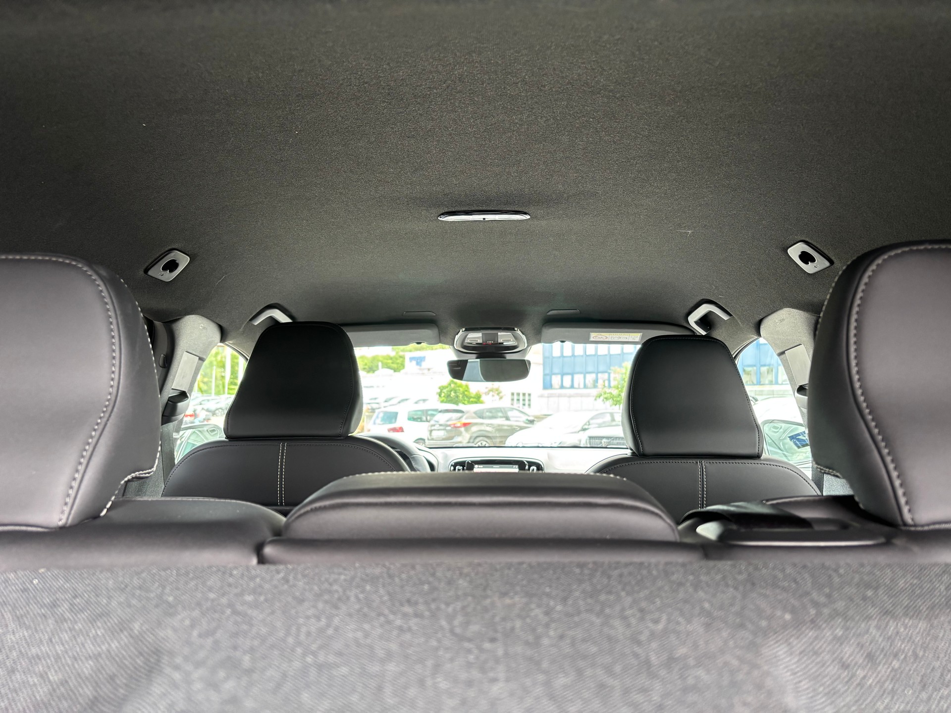 VOLVO XC40 2.0 B4 MH Plus Dark AWD-image-10