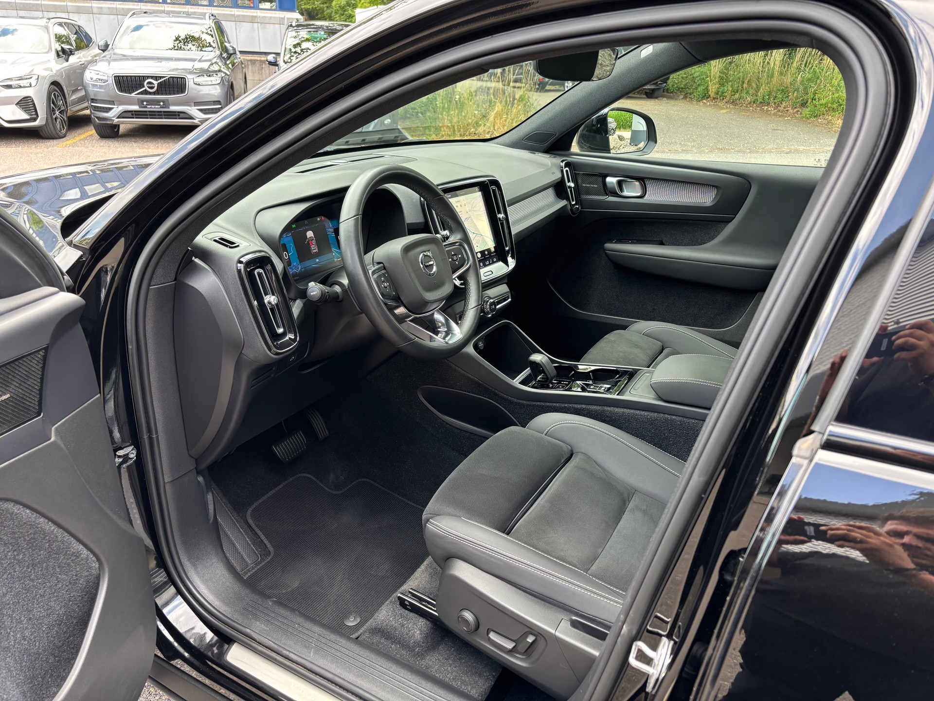 VOLVO XC40 2.0 B4 MH Plus Dark AWD-showroom-element-2