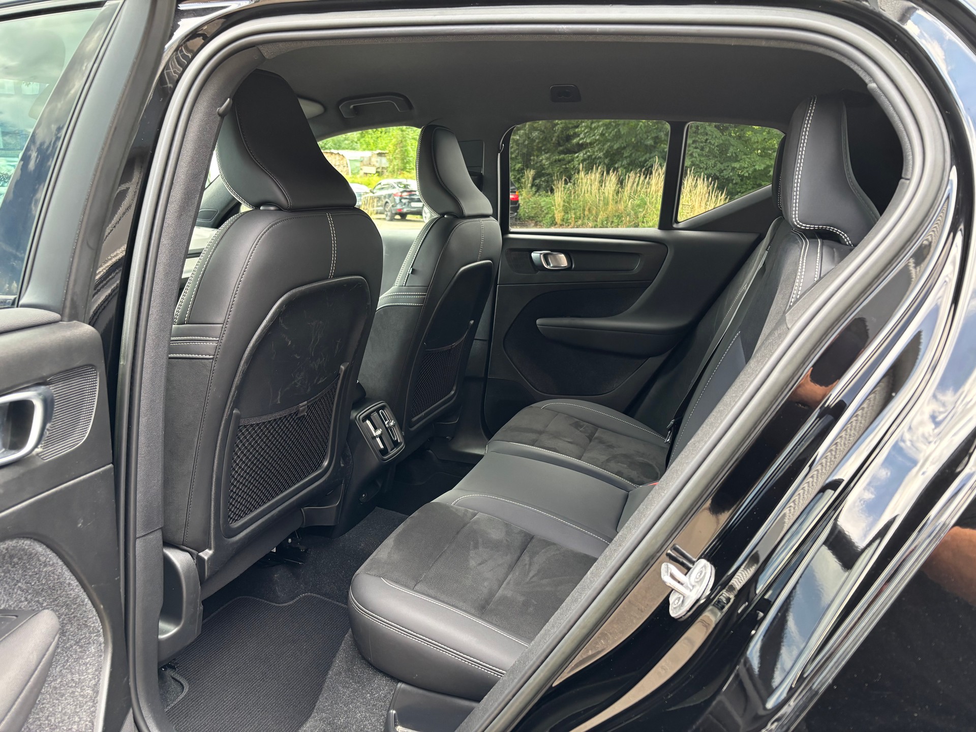 VOLVO XC40 2.0 B4 MH Plus Dark AWD-image-11