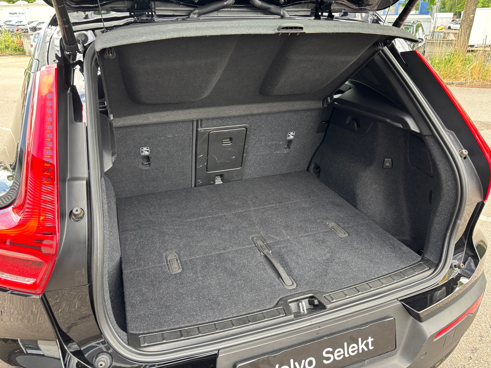 VOLVO XC40 2.0 B4 MH Plus Dark AWD-image-9