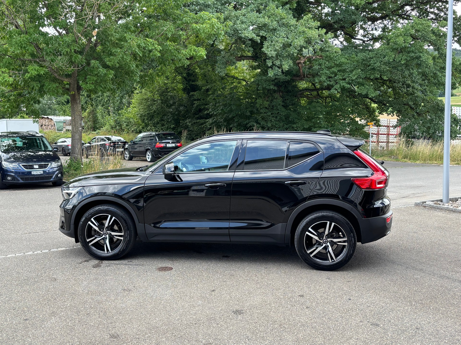 VOLVO XC40 2.0 B4 MH Plus Dark AWD-image-4