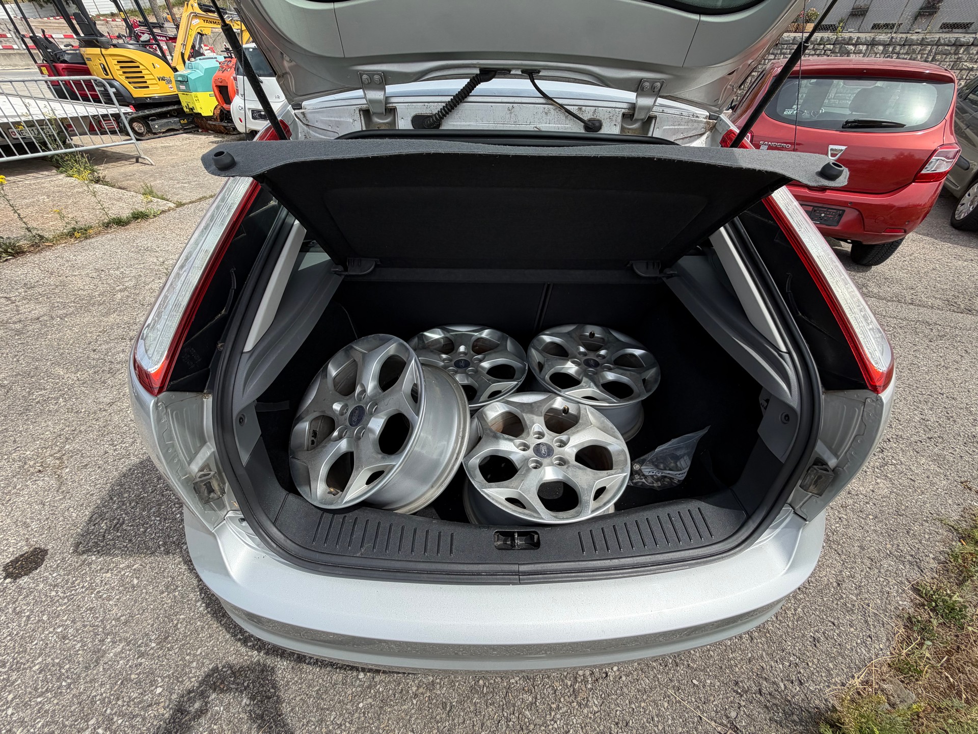 FORD Focus 1.8i Titanium-image-8
