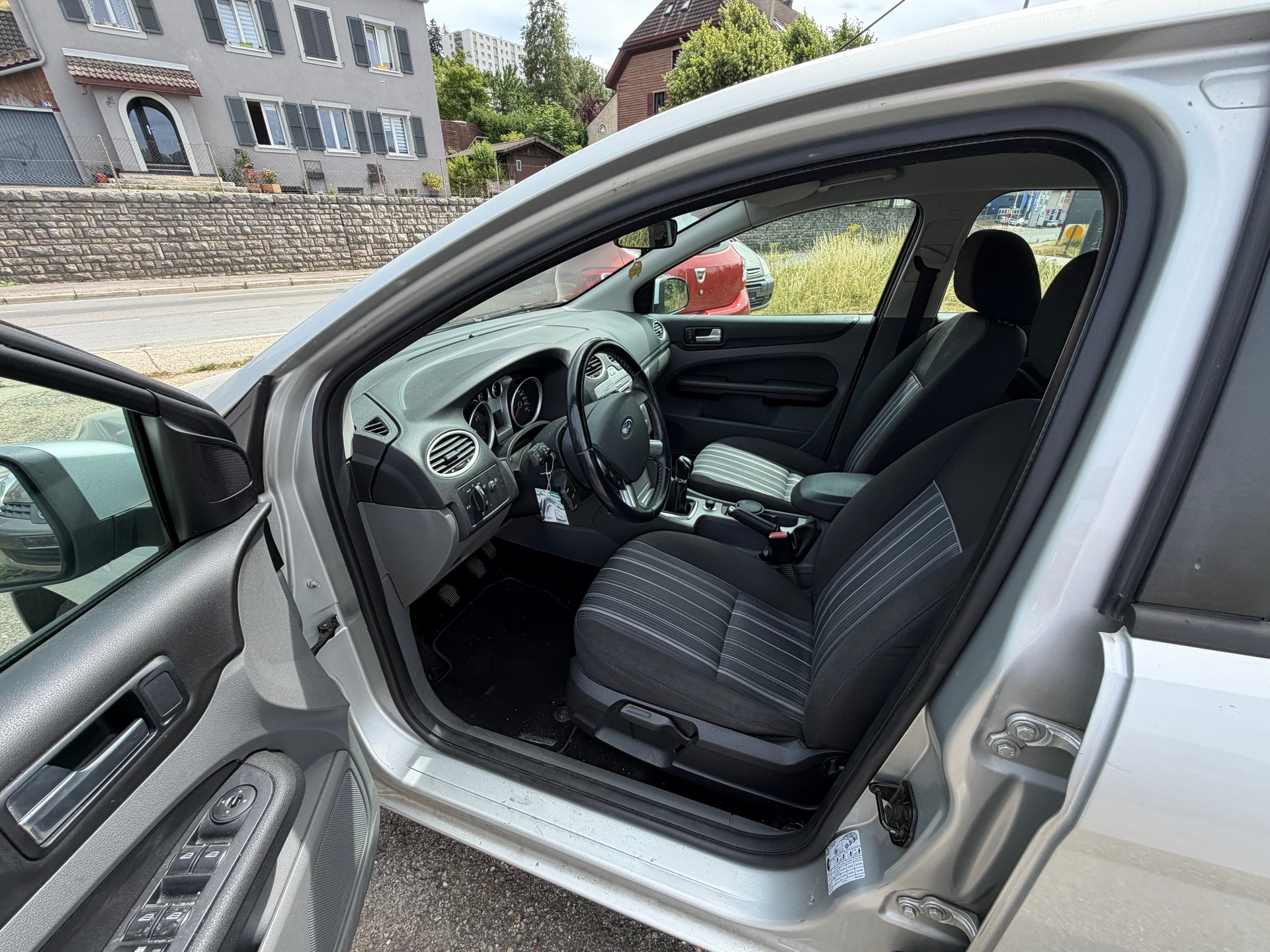 FORD Focus 1.8i Titanium-image-10