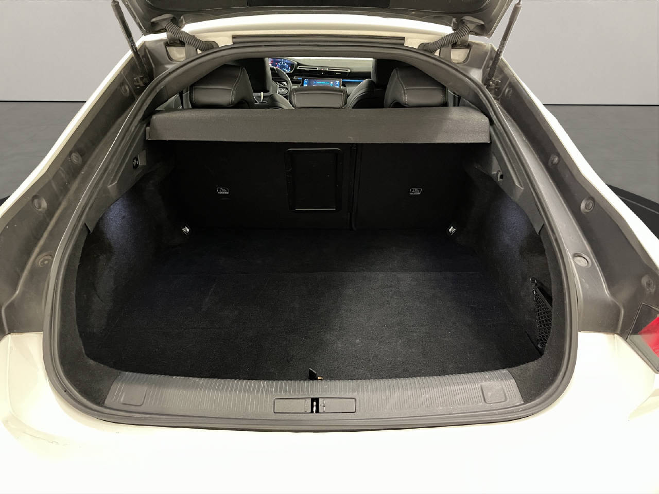 PEUGEOT 508 1.5 BlueHDi Allure-image-14