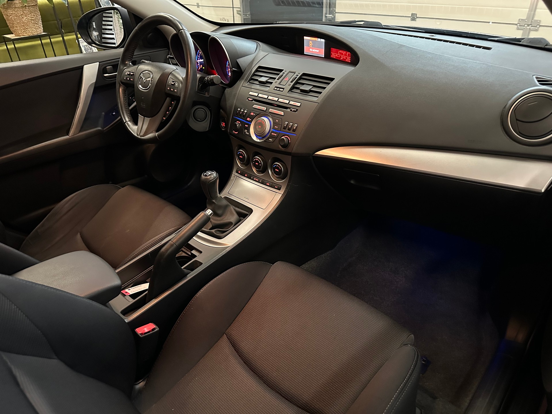 MAZDA 3 2.0 16V DISI Sport-image-13
