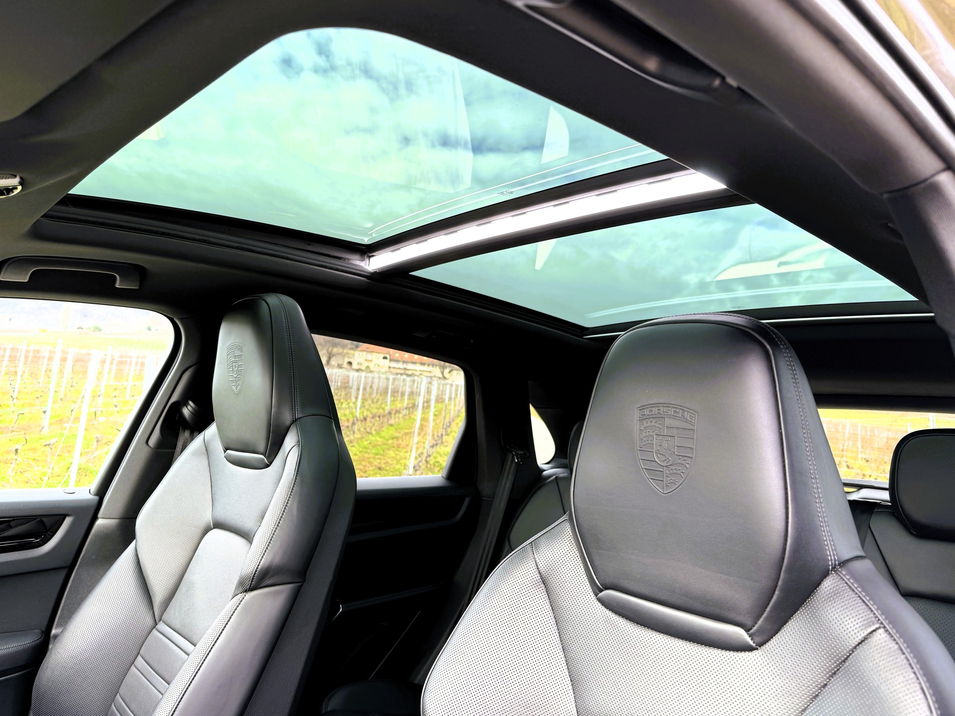 PORSCHE Cayenne E-Hybrid-image-13