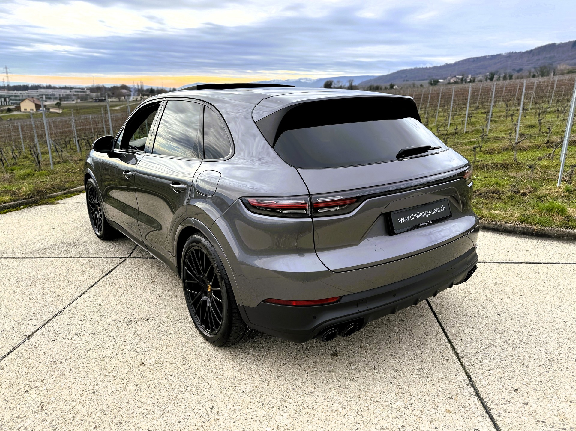 PORSCHE Cayenne E-Hybrid-image-4