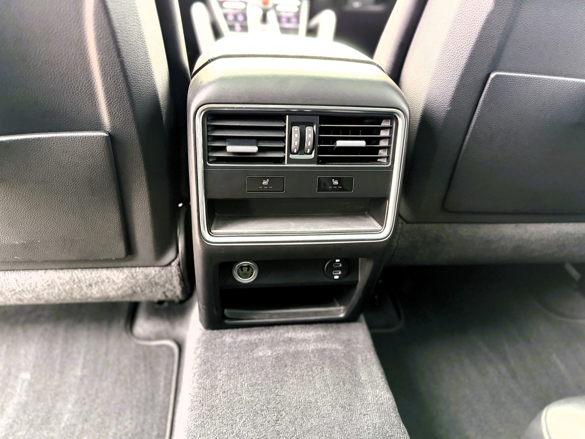 PORSCHE Cayenne E-Hybrid-image-16