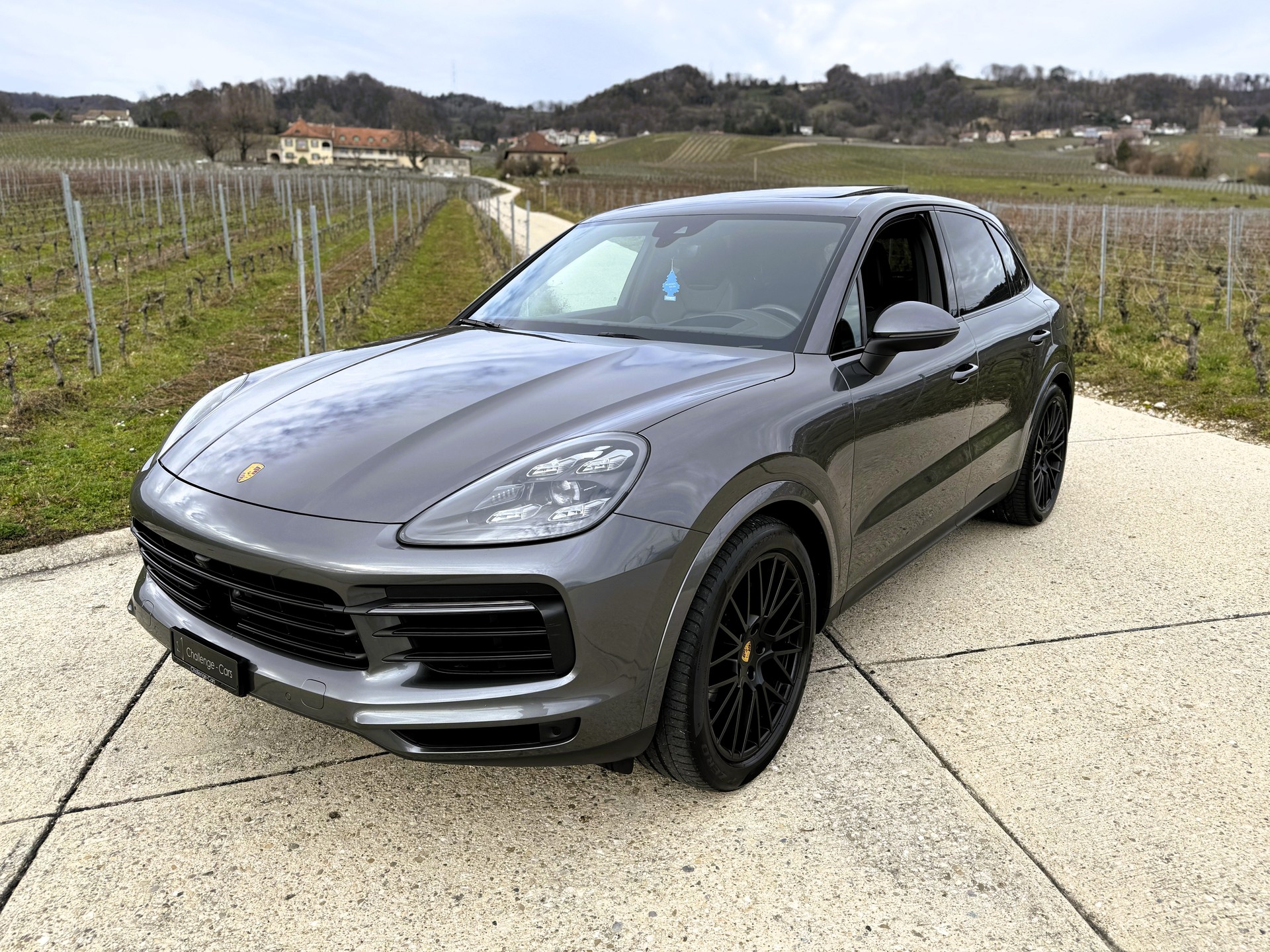 PORSCHE Cayenne E-Hybrid-showroom-element-1