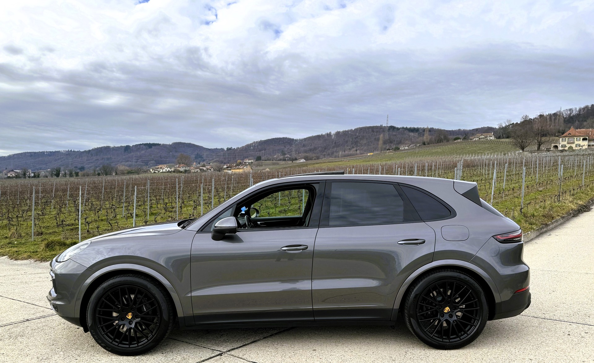 PORSCHE Cayenne E-Hybrid-showroom-element-3