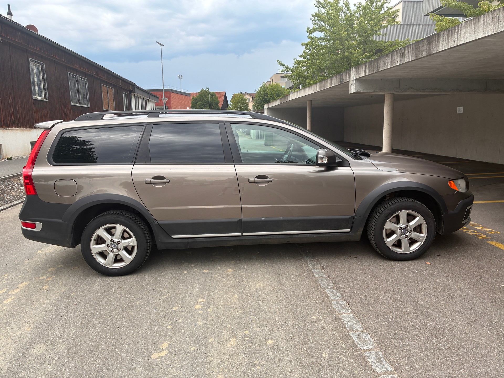 VOLVO XC70 D5 AWD Summum-image-2