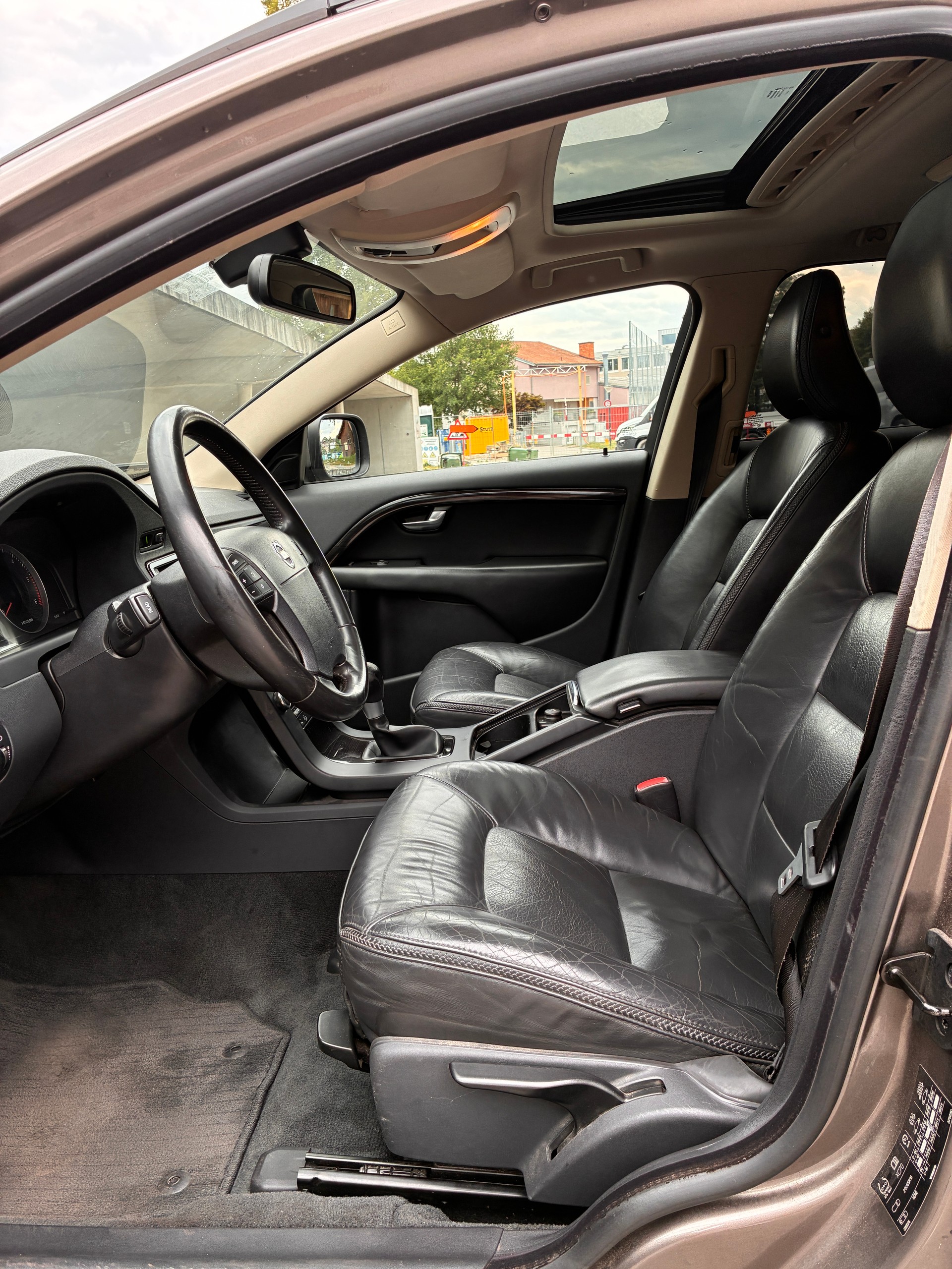 VOLVO XC70 D5 AWD Summum-image-8