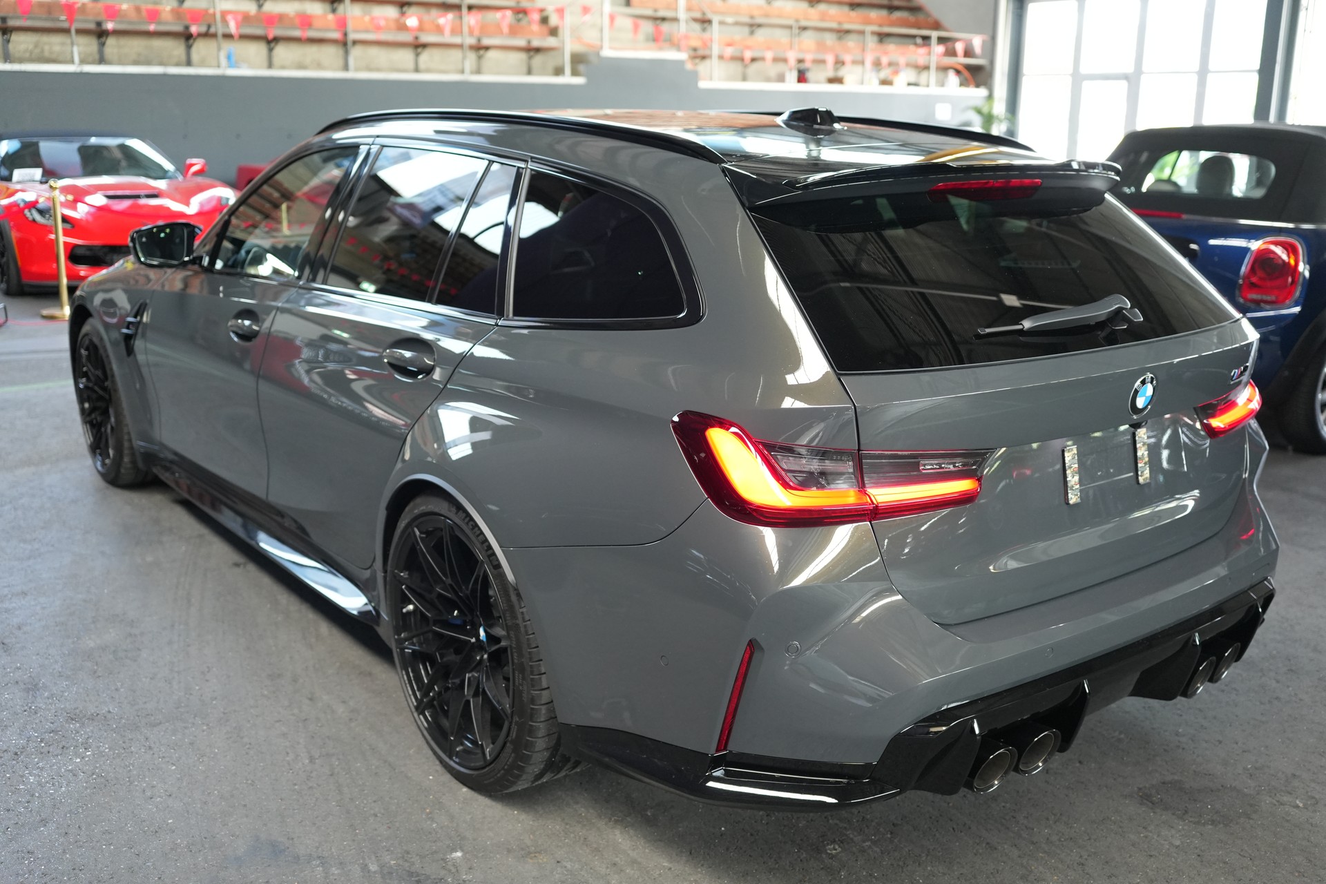 BMW M3 Touring xDrive Competition M-showroom-element-1