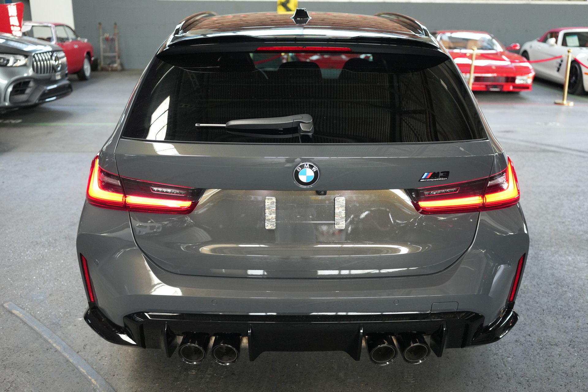 BMW M3 Touring xDrive Competition M-showroom-element-2