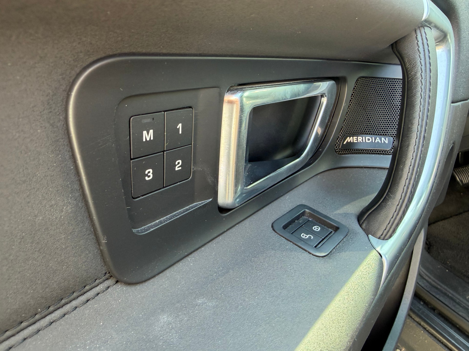 LAND ROVER Discovery Sport 2.0 Si4 HSE AT9 7 Places-image-14