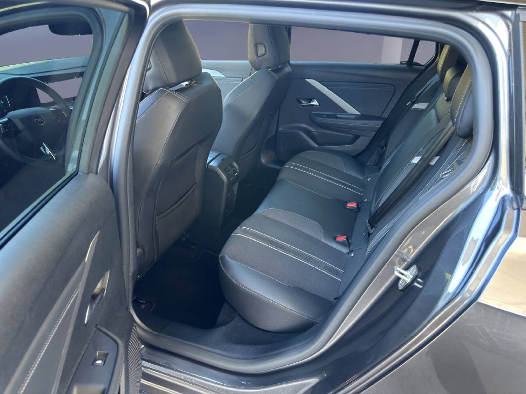 OPEL Astra Sports Tourer 1.2 T Hybrid GS-image-10