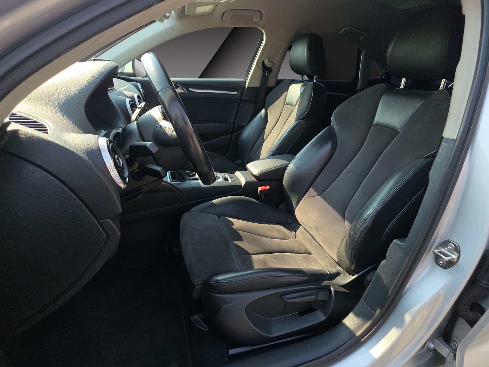 AUDI A3 Limousine 2.0 TDI Ambition-image-14