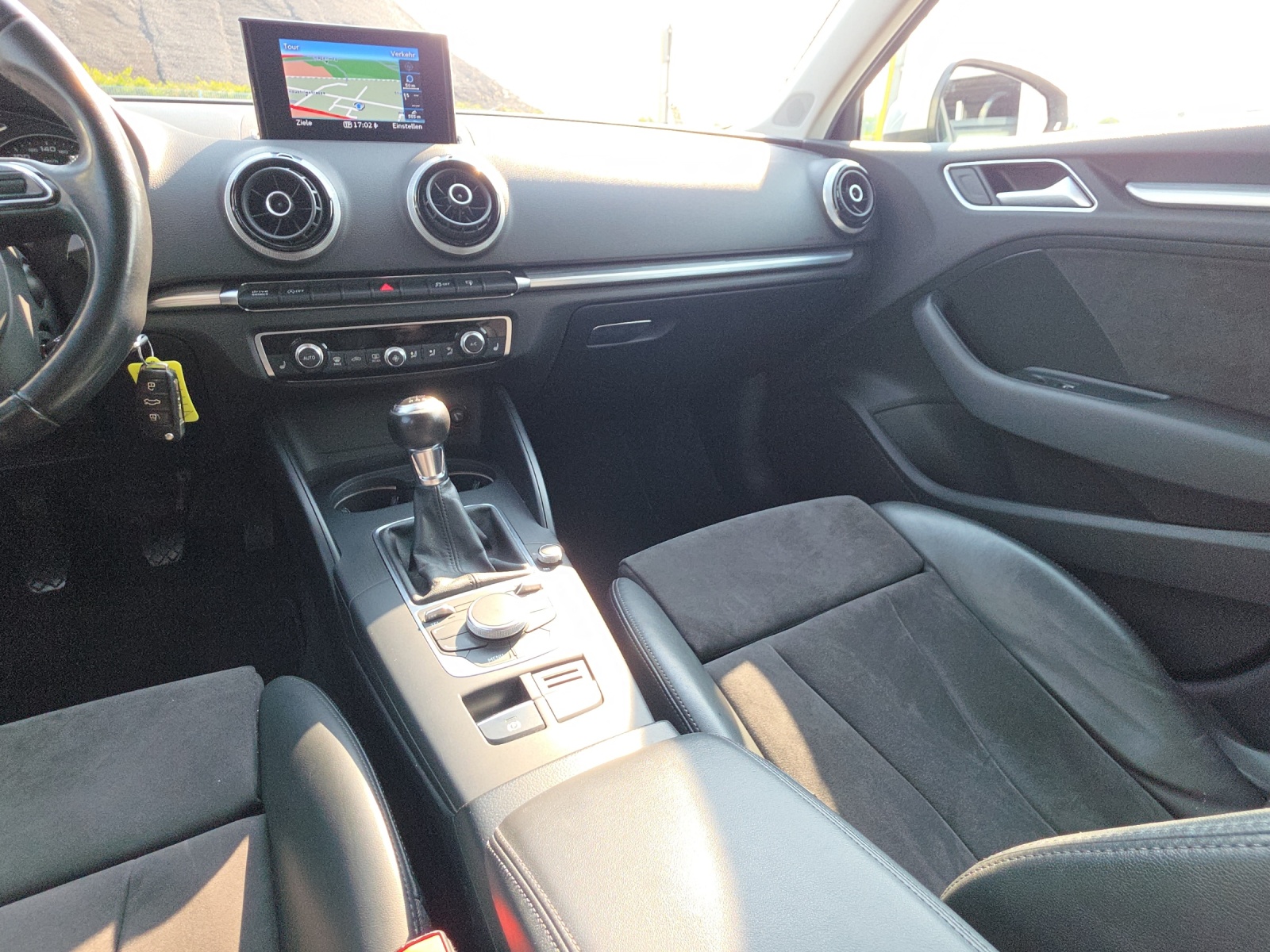 AUDI A3 Limousine 2.0 TDI Ambition-image-12