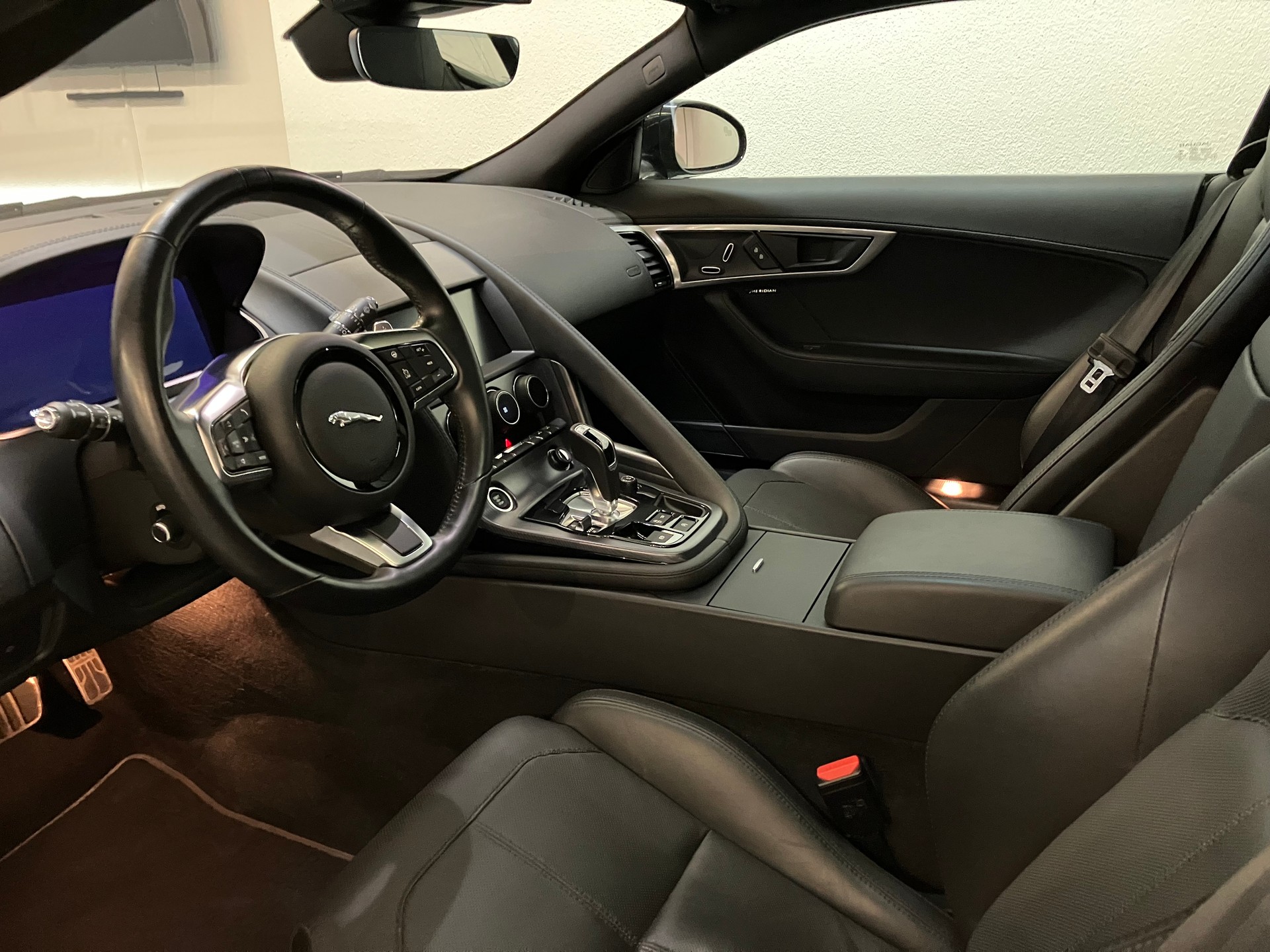 JAGUAR F-Type Coupé 2.0 I4 R-Dynamic Automatik-image-11