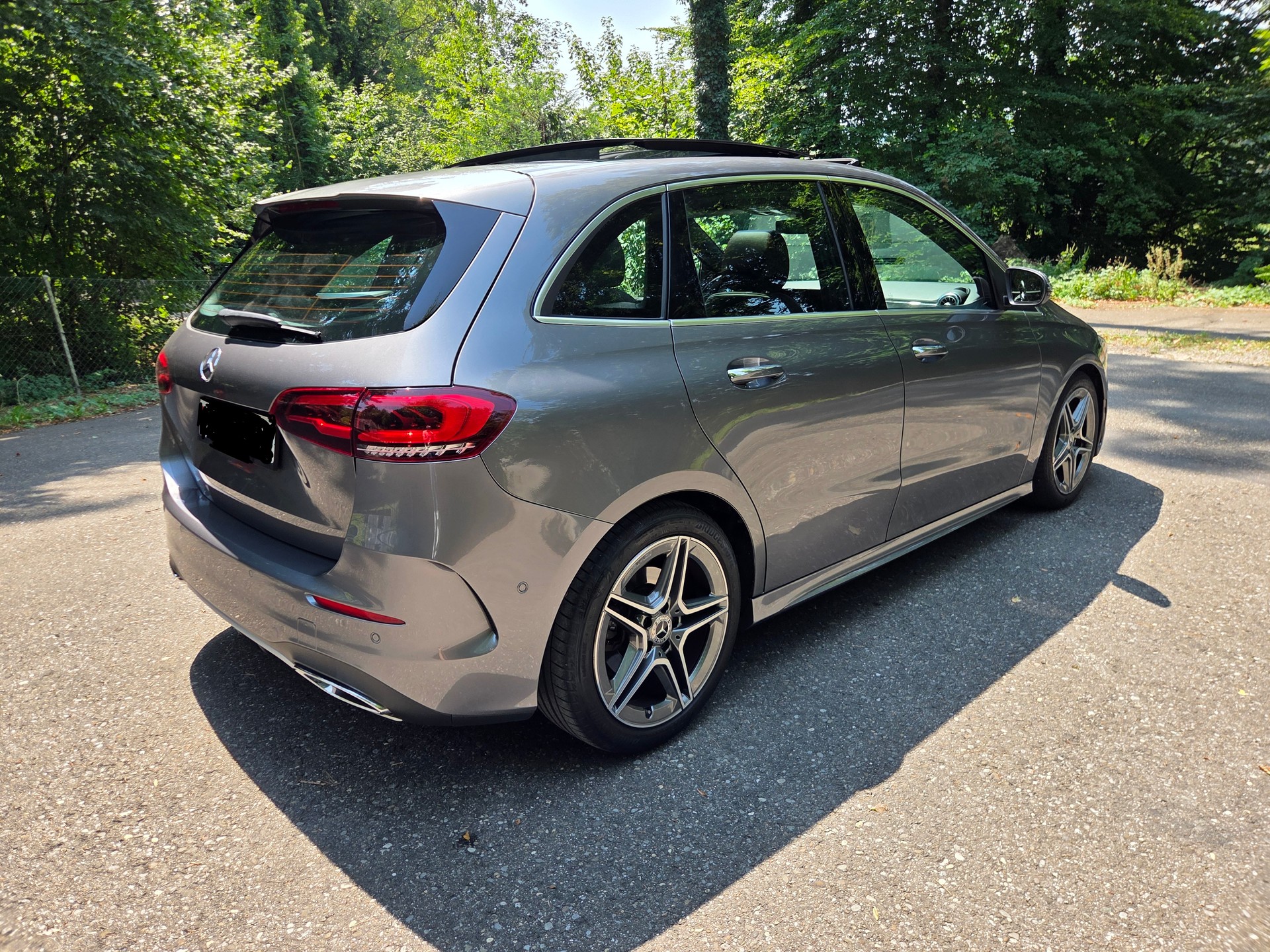 MERCEDES-BENZ B 200 AMG Line-image-1