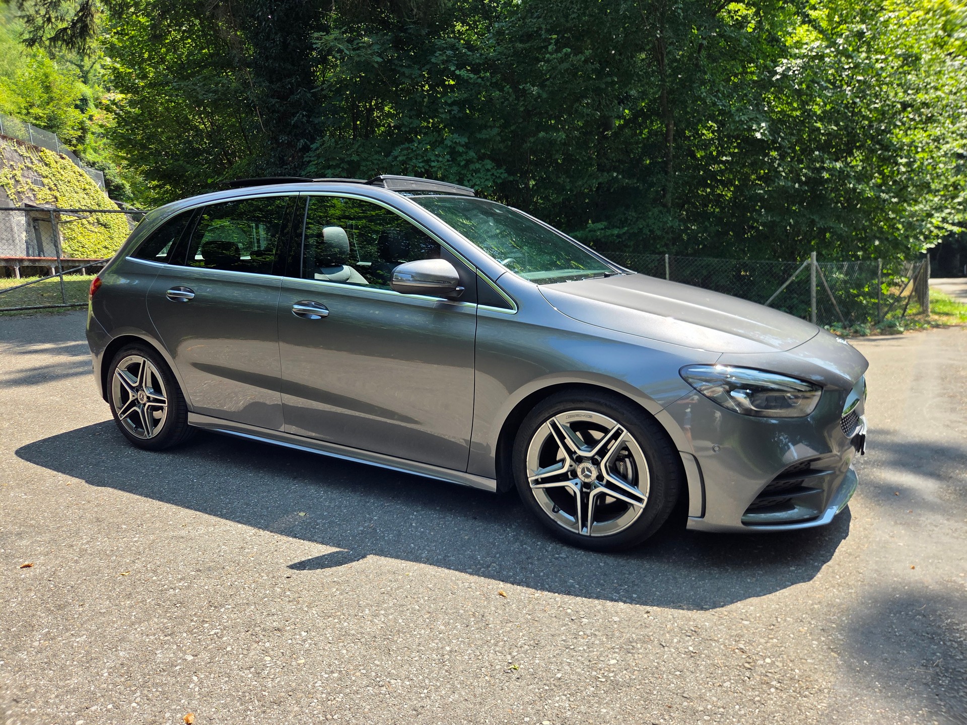 MERCEDES-BENZ B 200 AMG Line
