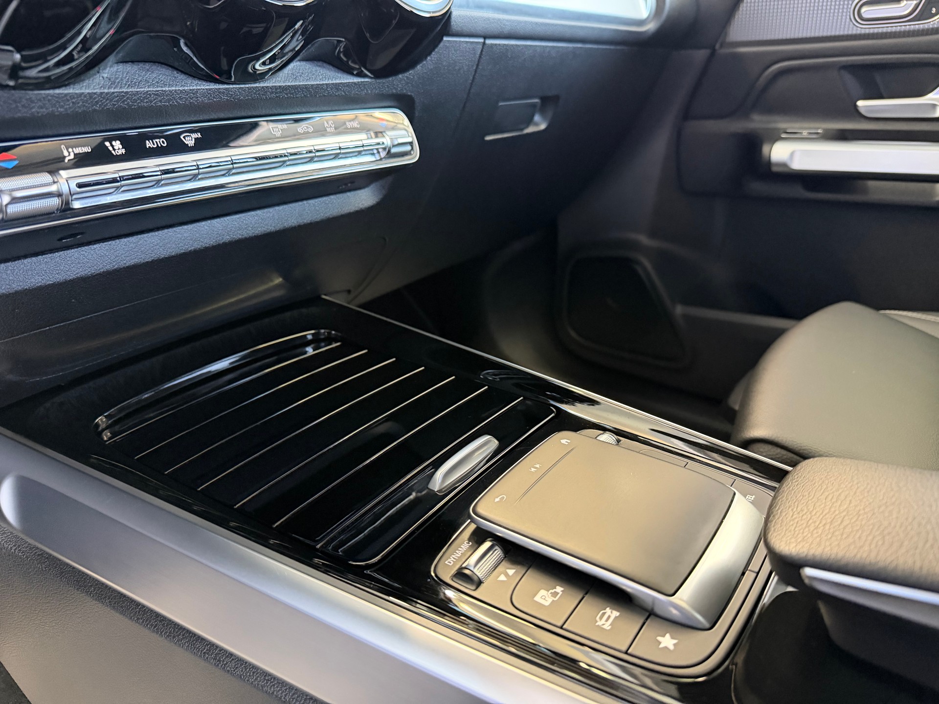 MERCEDES-BENZ GLB 220 d 4Matic Progressive 8G-Tronic-image-12