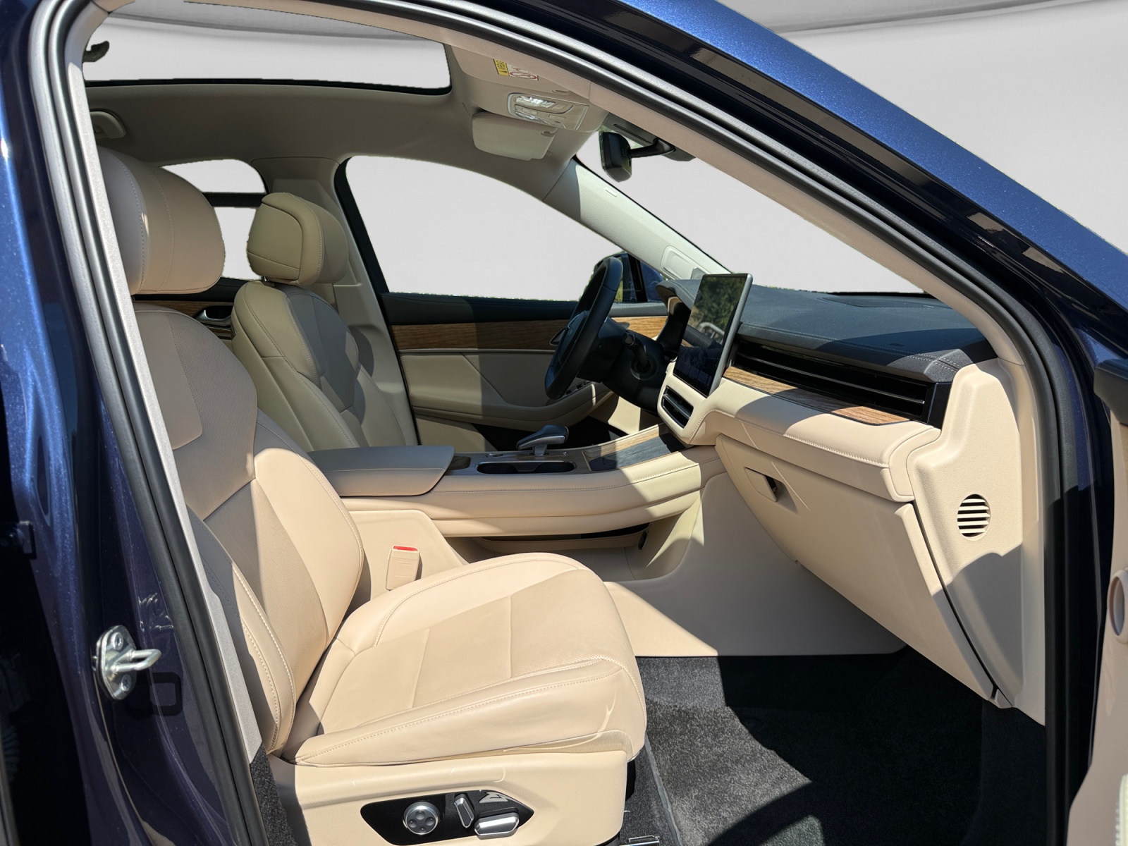 SERES Seres 5 80 kWh AWD-image-16