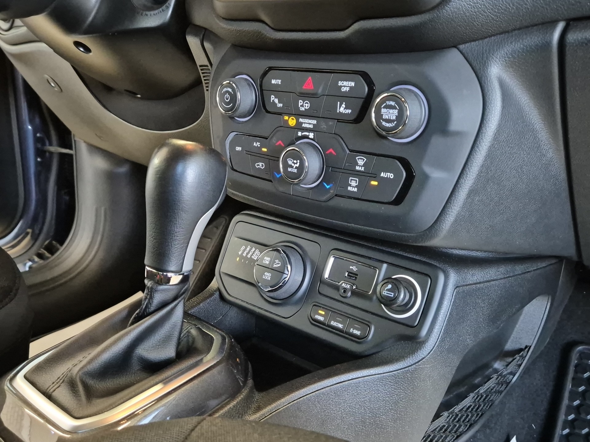 JEEP Renegade 1.3 T PHEV Limited AWD-image-21