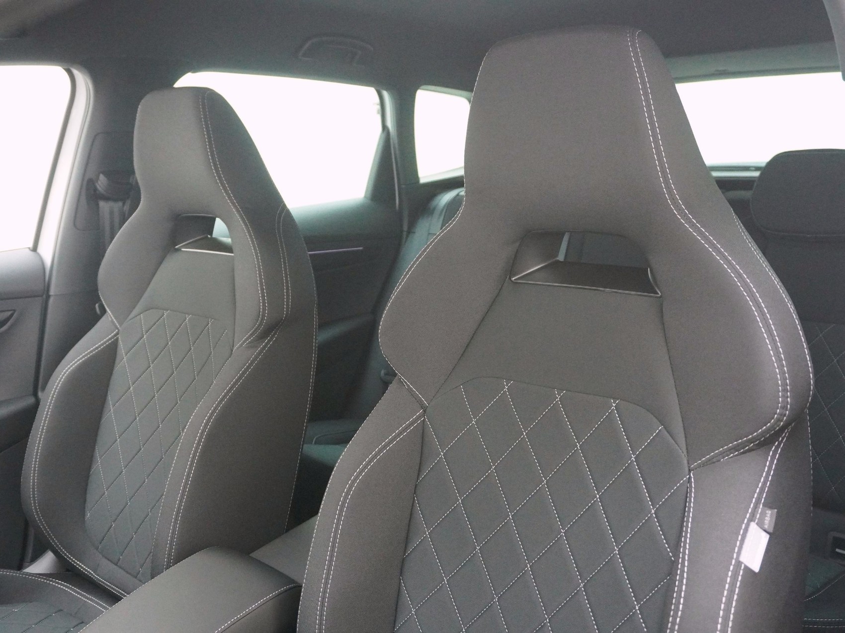 SKODA Karoq 1.5 TSI SportLine DSG-image-13
